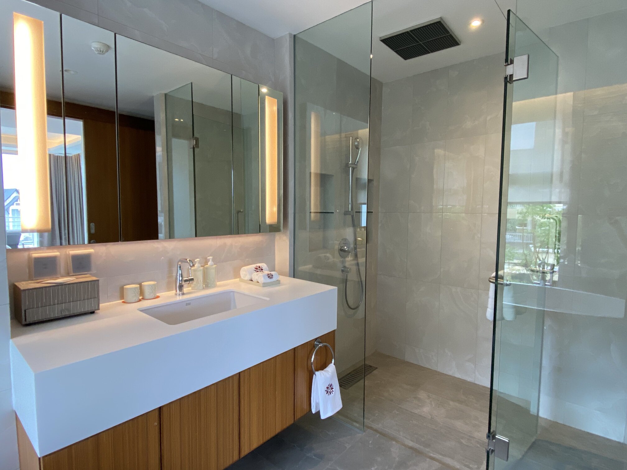 Spacious bright apartment with 2 bedrooms and everything you need for living, Bangtao