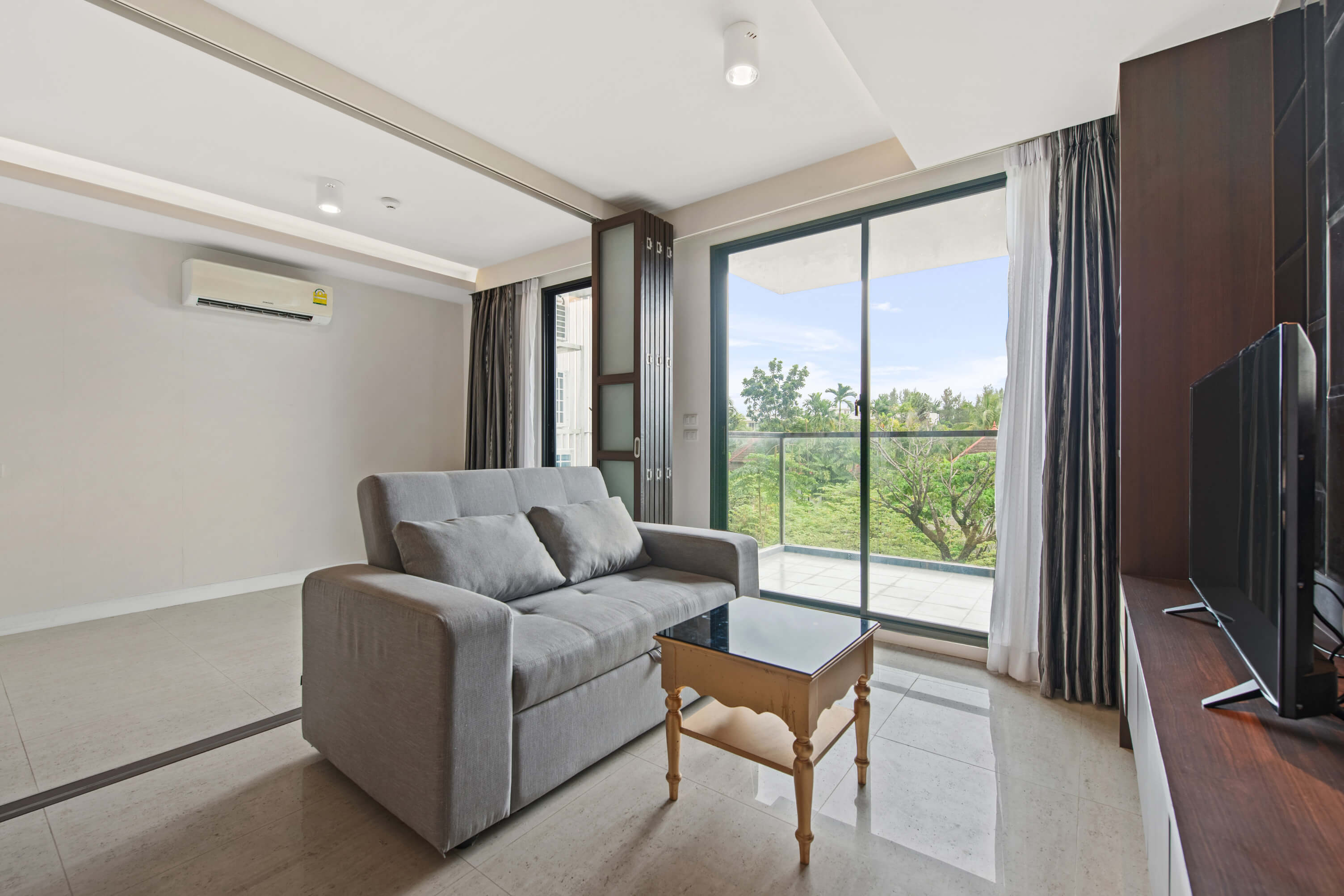 Beautiful apartment with large panoramic windows, 1 bedroom, Surin