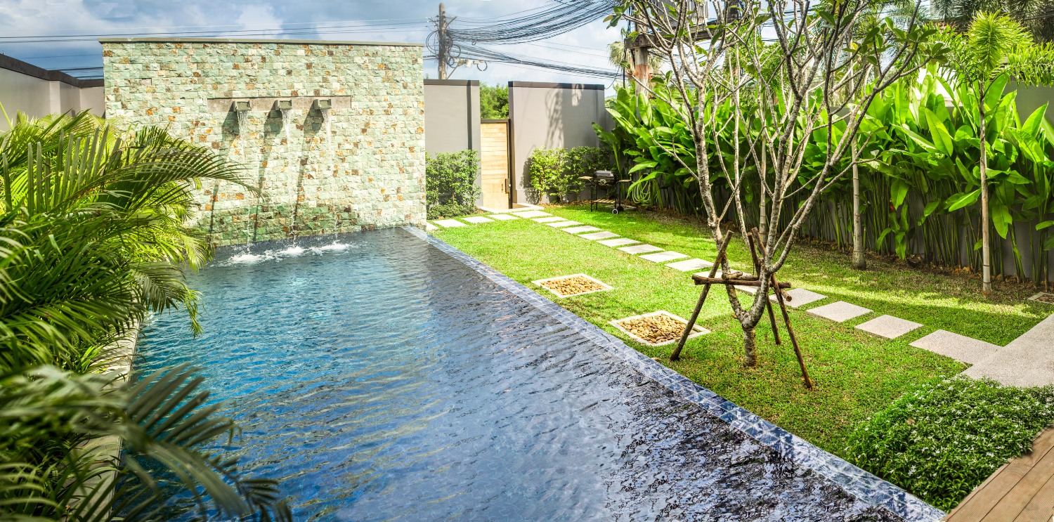 Villa with a pool in Nai Harn, 2 bedrooms
