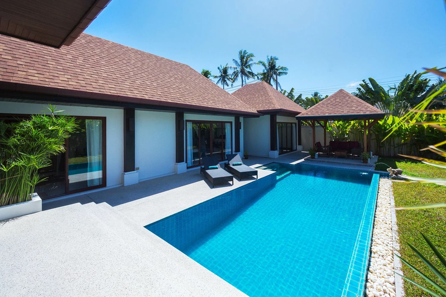 Cozy villa with a pool in Rawai, 3 bedrooms