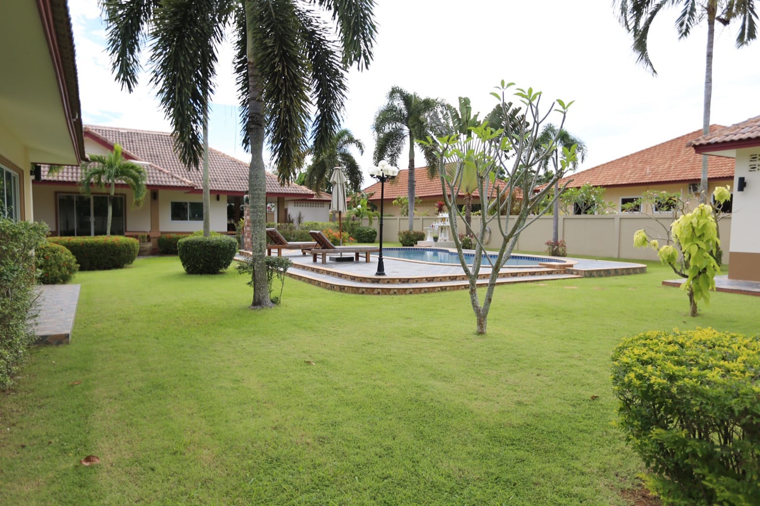 Modern 4 bedroom villa with covered terrace and parking, Rawai