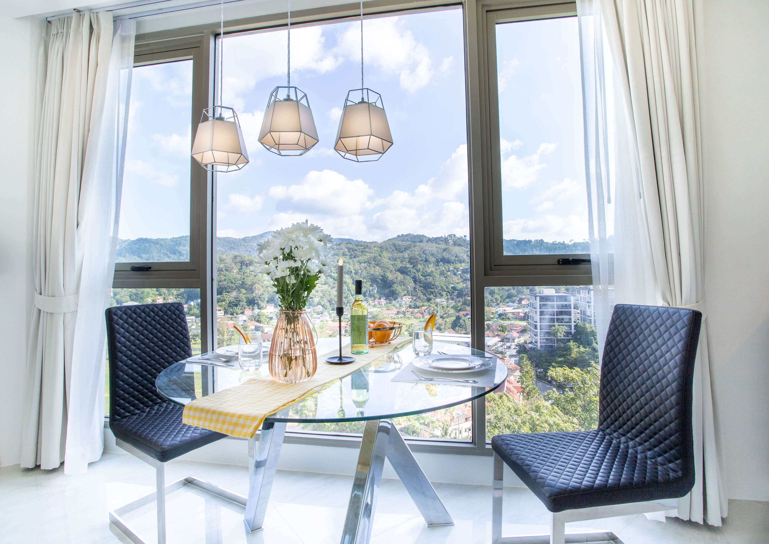 Cozy bright apartment with a private balcony, 1 room, Kamala