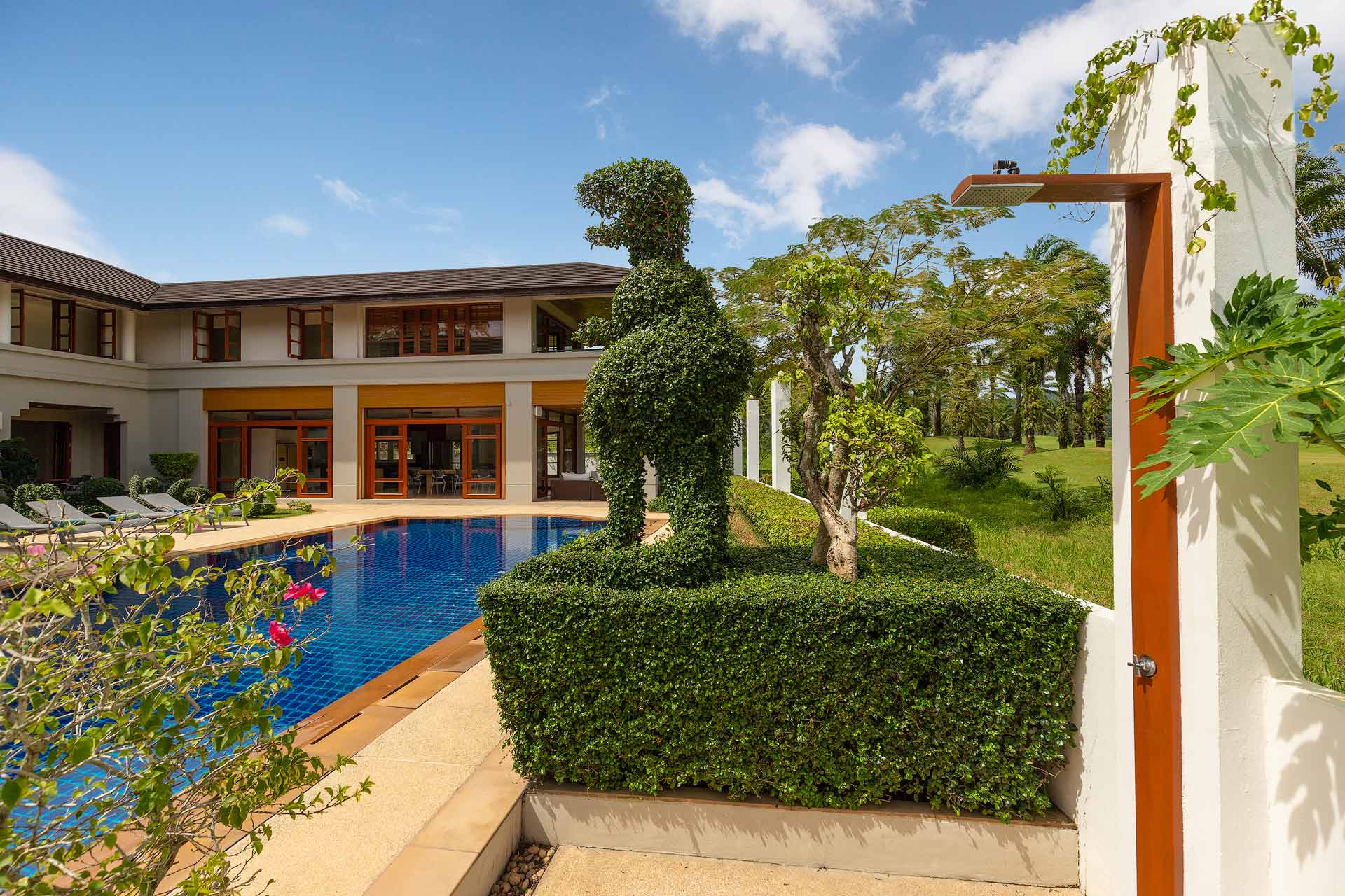 Spacious villa with private pool and landscaped garden, 5 bedrooms, Kathu
