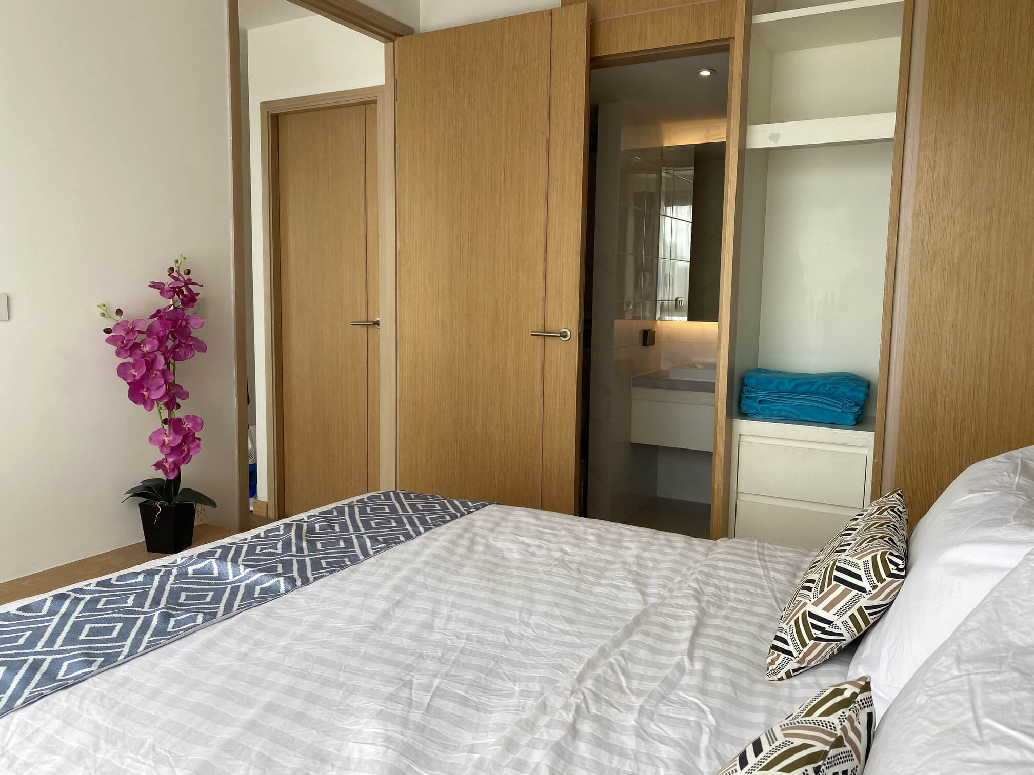 Spacious 1-bedroom apartment in a complex on Surin Beach