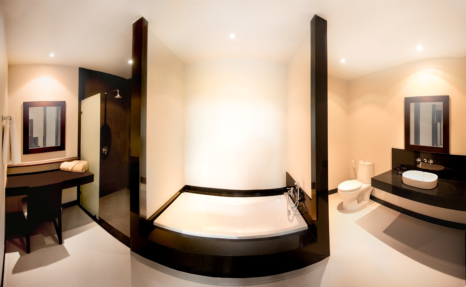 Villa with a pool in Nai Harn, 2 bedrooms