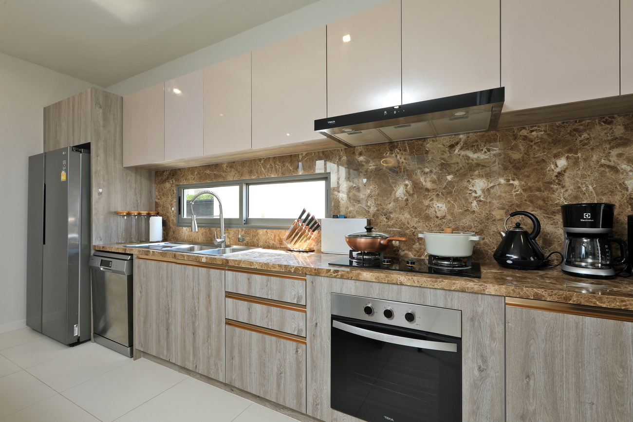 Two-storey 3-bedroom villa with a terrace and a swimming pool, Bangtao