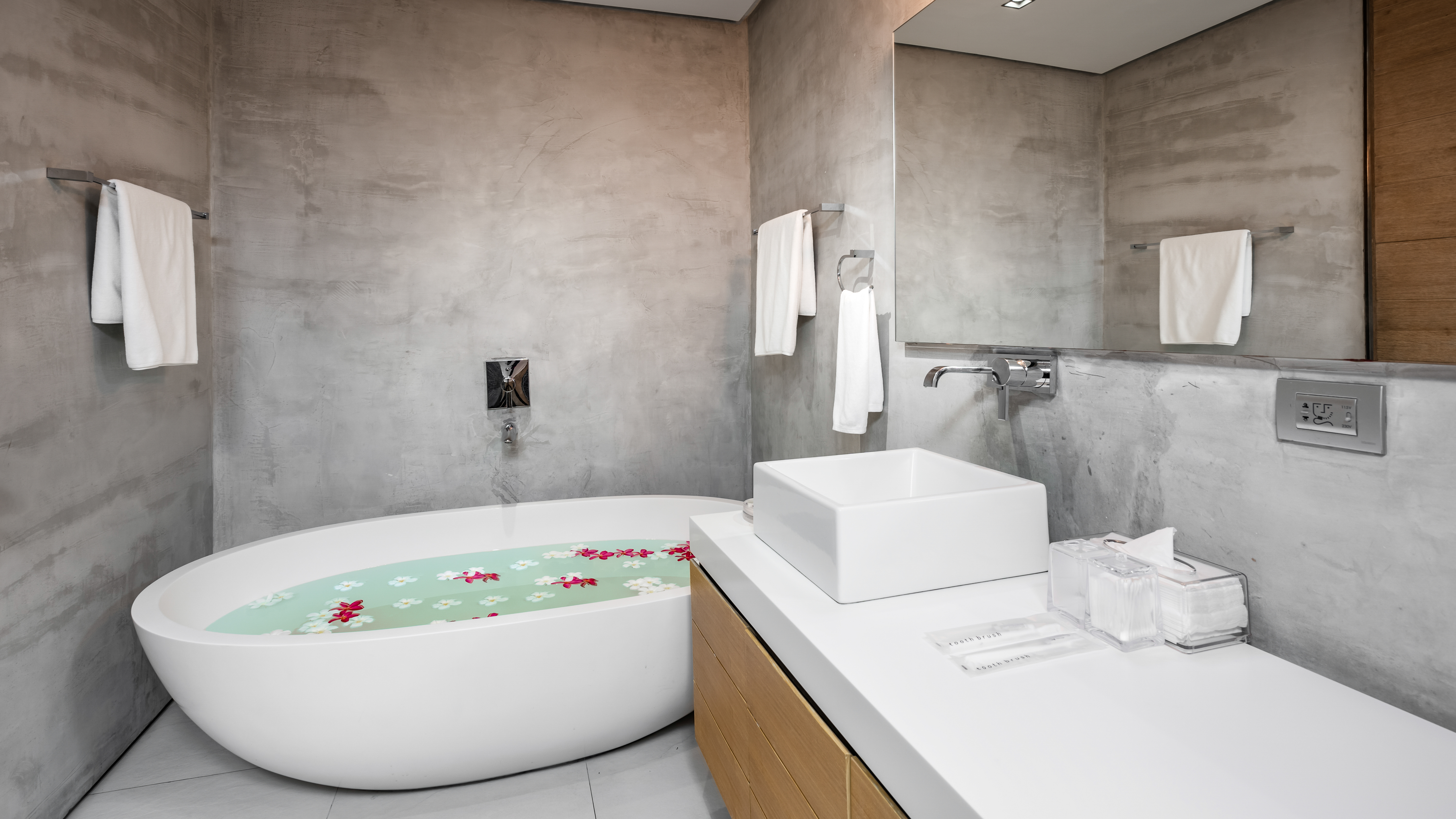 Spacious modern villa with designer renovation on the beachfront, 5 bedrooms, Kathu