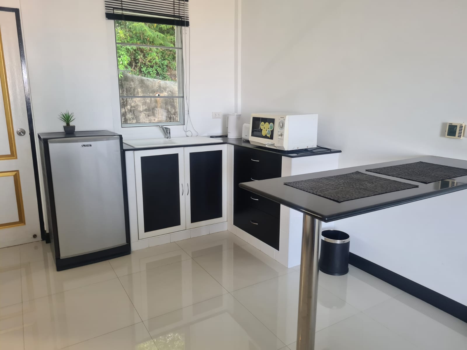 Studio apartment with sea view, Karon