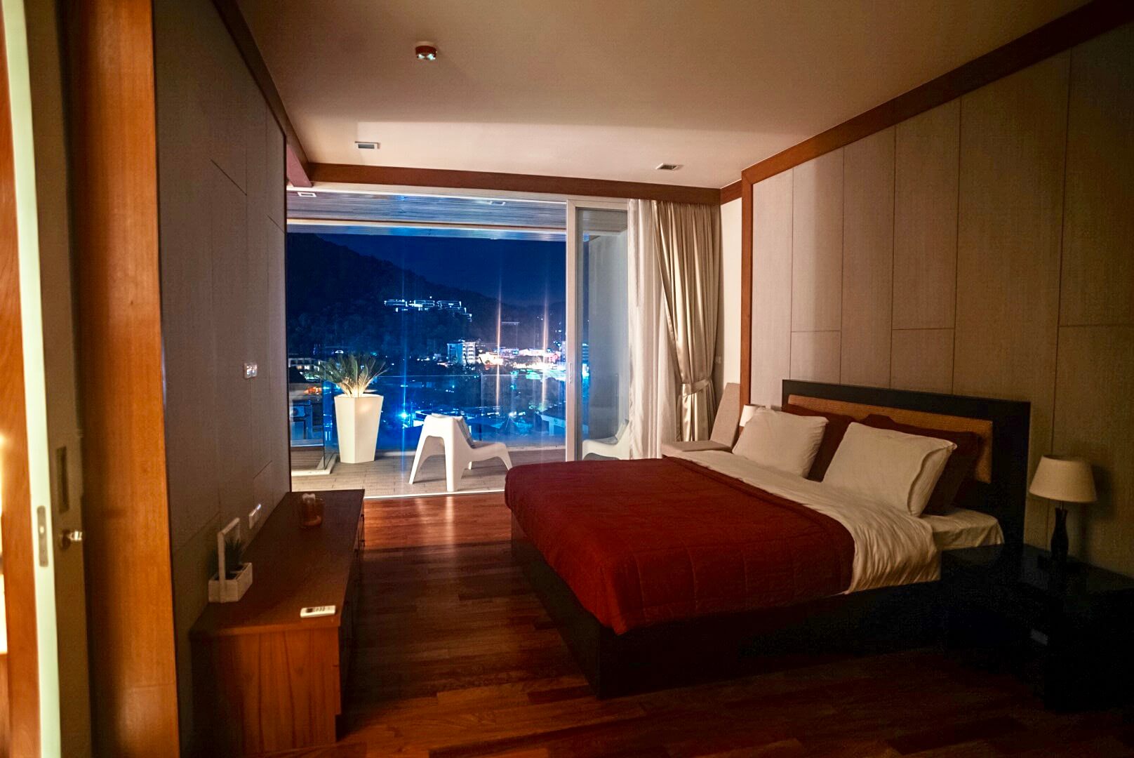 Modern Design One-Bedroom Apartment, Kata
