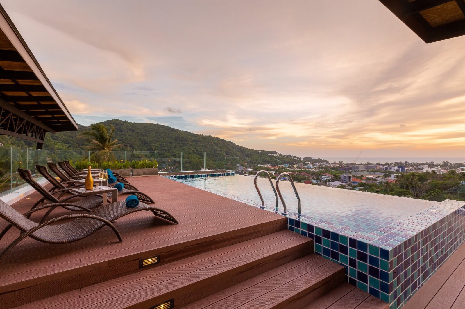 Cozy studio apartment with a balcony and sea views, Kata Karon