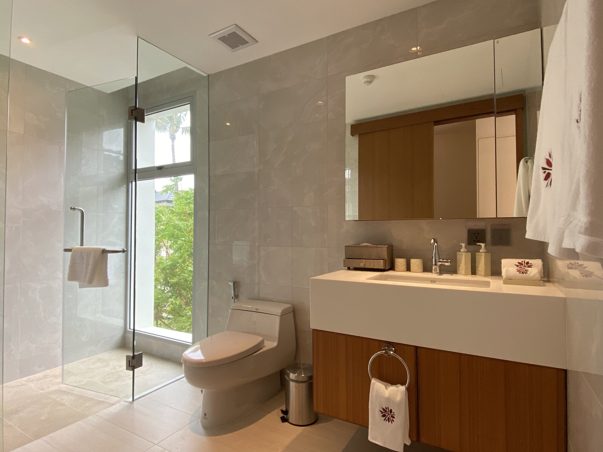 Spacious bright apartment with 2 bedrooms and everything you need for living, Bangtao
