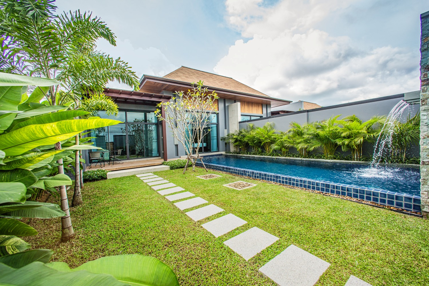 Villa with a pool in Nai Harn, 2 bedrooms