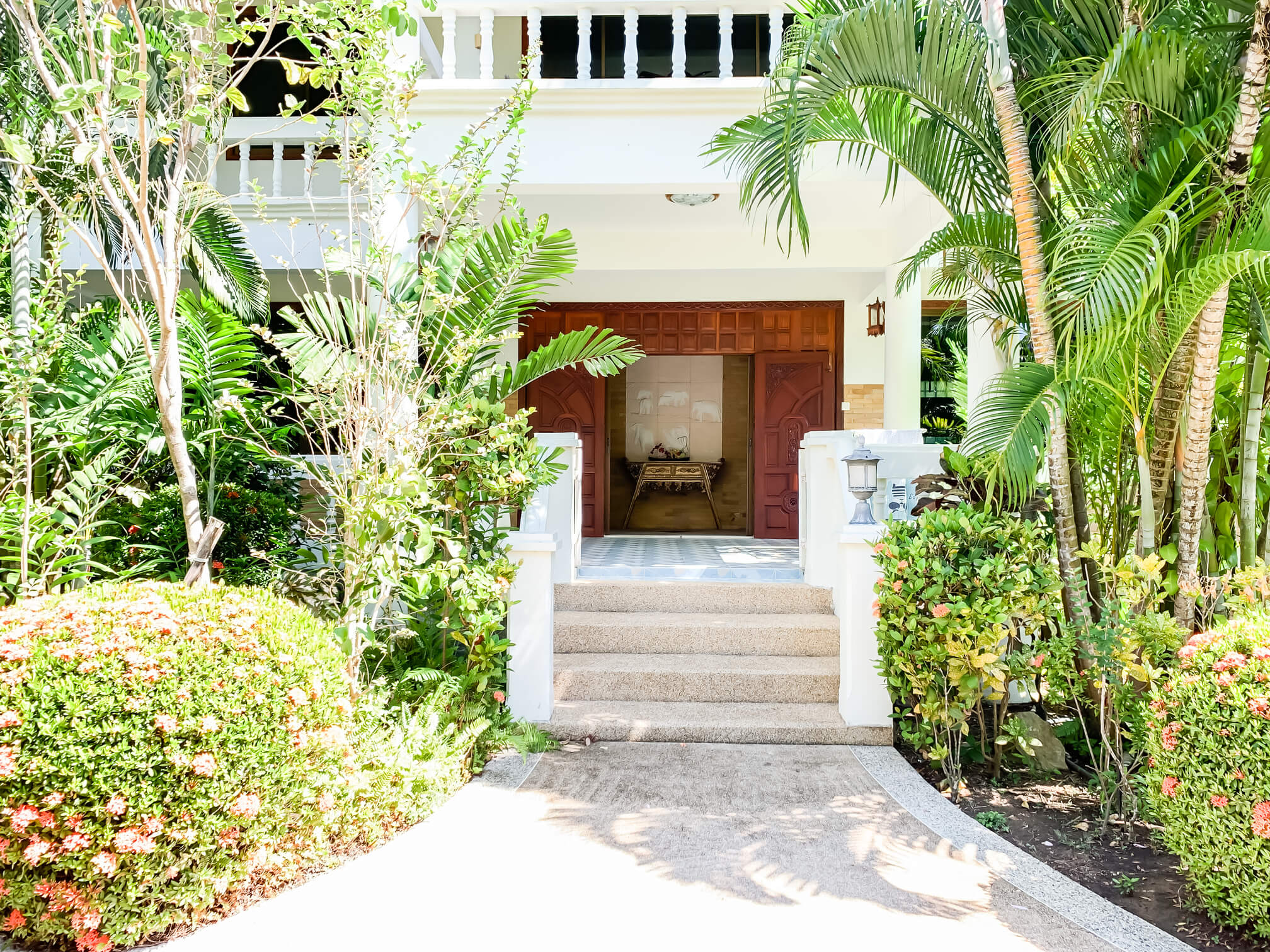 4 Bedroom Private Villa with Communal Pool, Nai Harn
