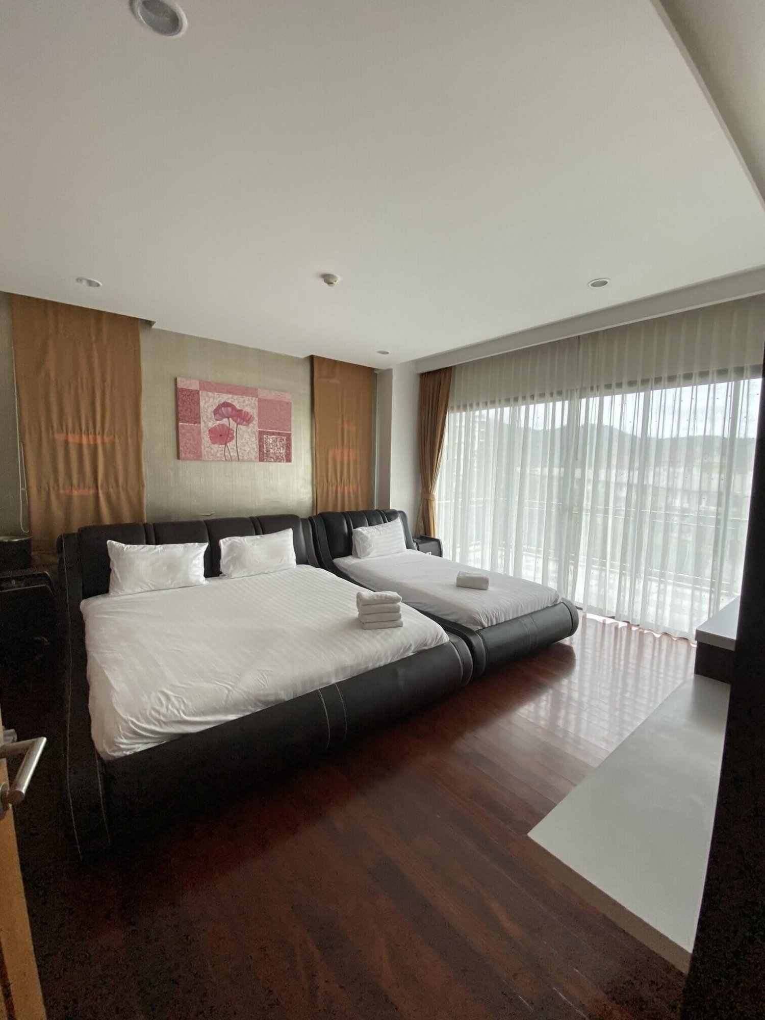 Spacious 3 bedroom apartment, Chalong