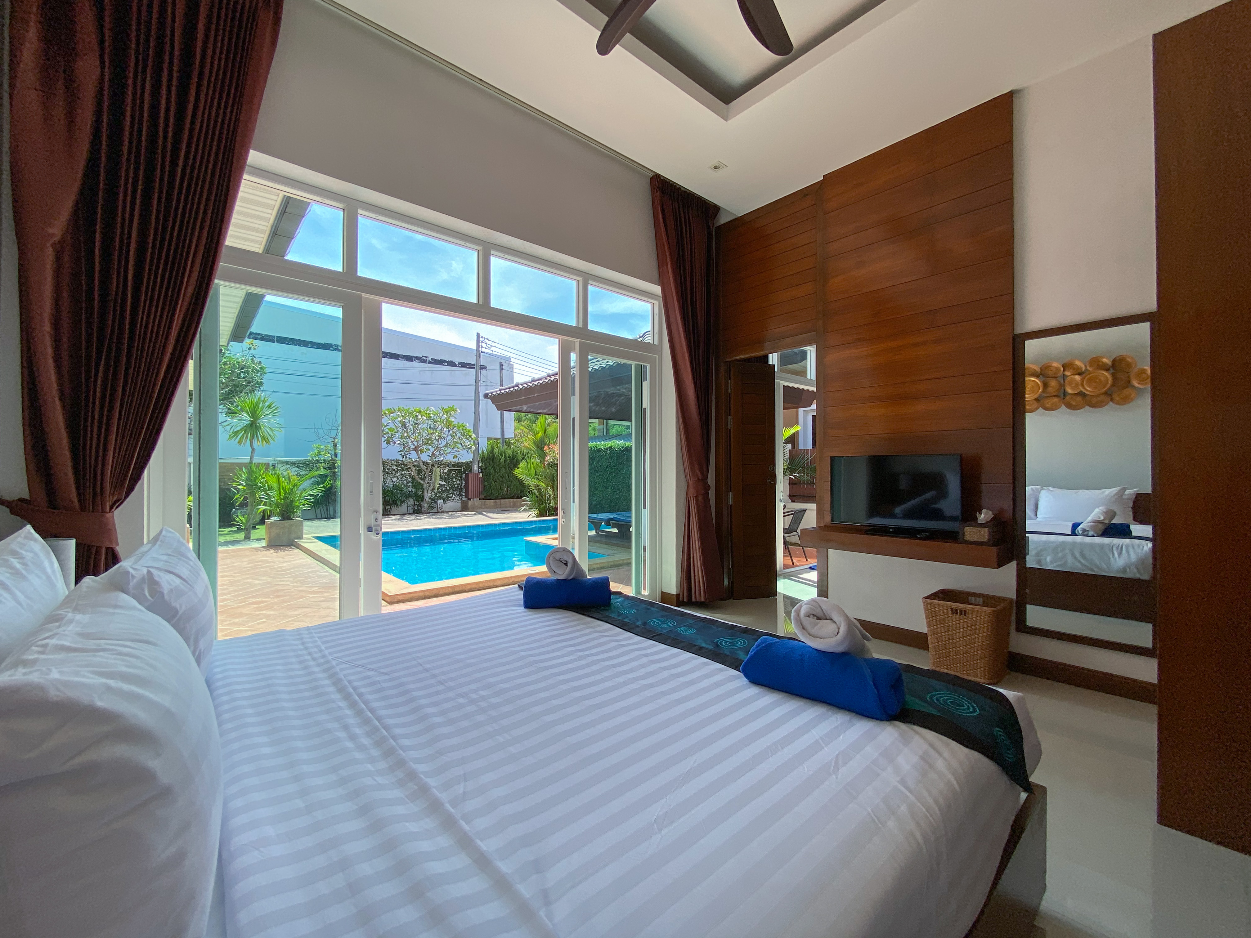 Private one-storey villa with a pool and a garden in a quiet area, 3 bedrooms, Rawai