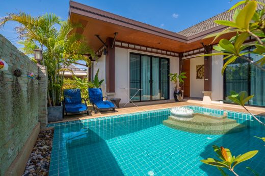 Просторная вилла Garden Pool Villa с хорошим расположением в районе Раваи, 2 спальни