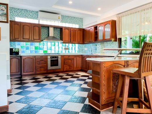 Просторная светлая вилла, 4 спальни, Най Харн