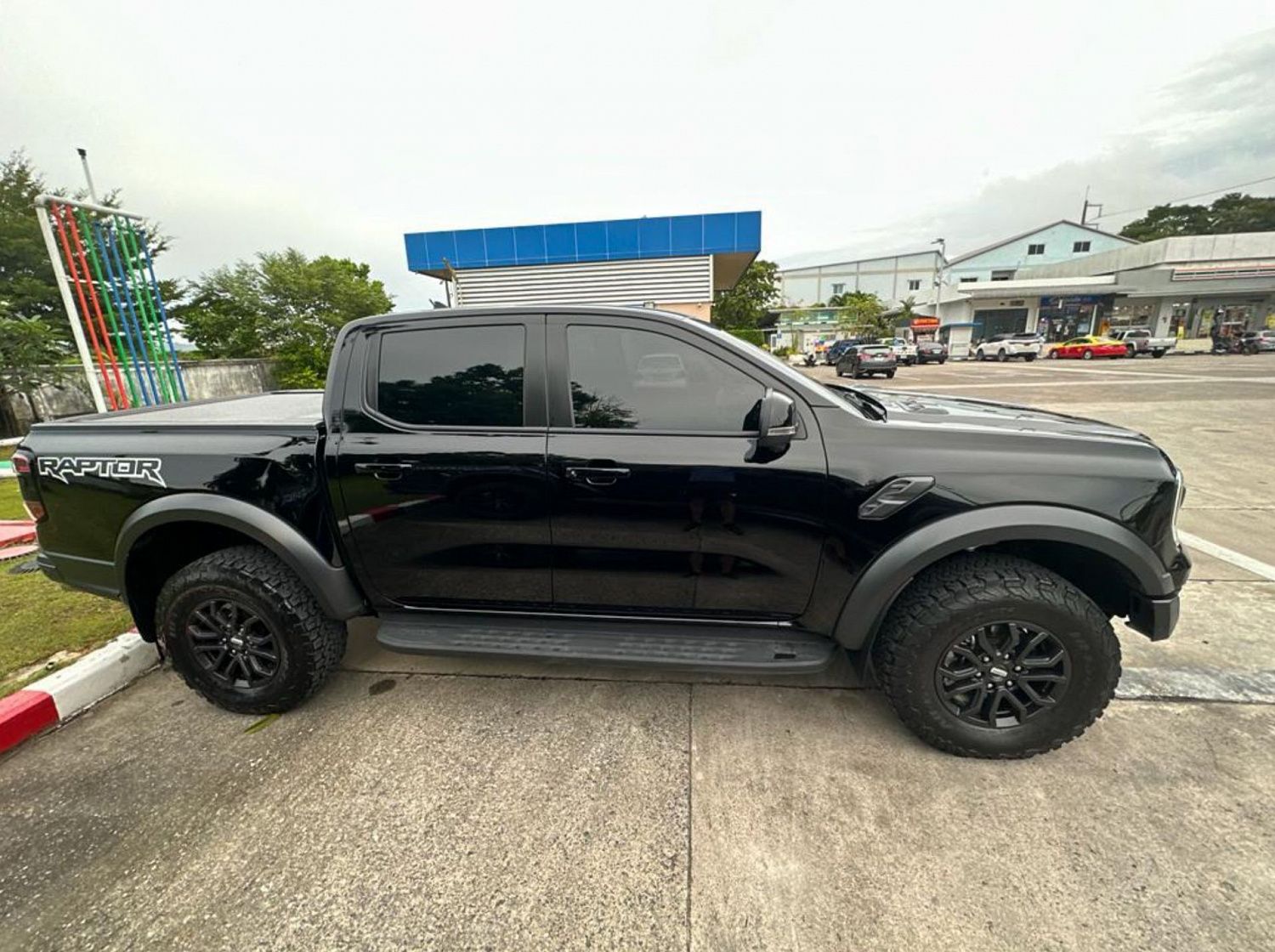 Черный Ford Raptor V6 397 hp