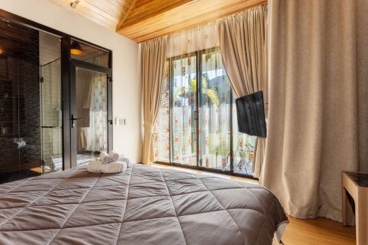 Private spacious villa, Naiharn
