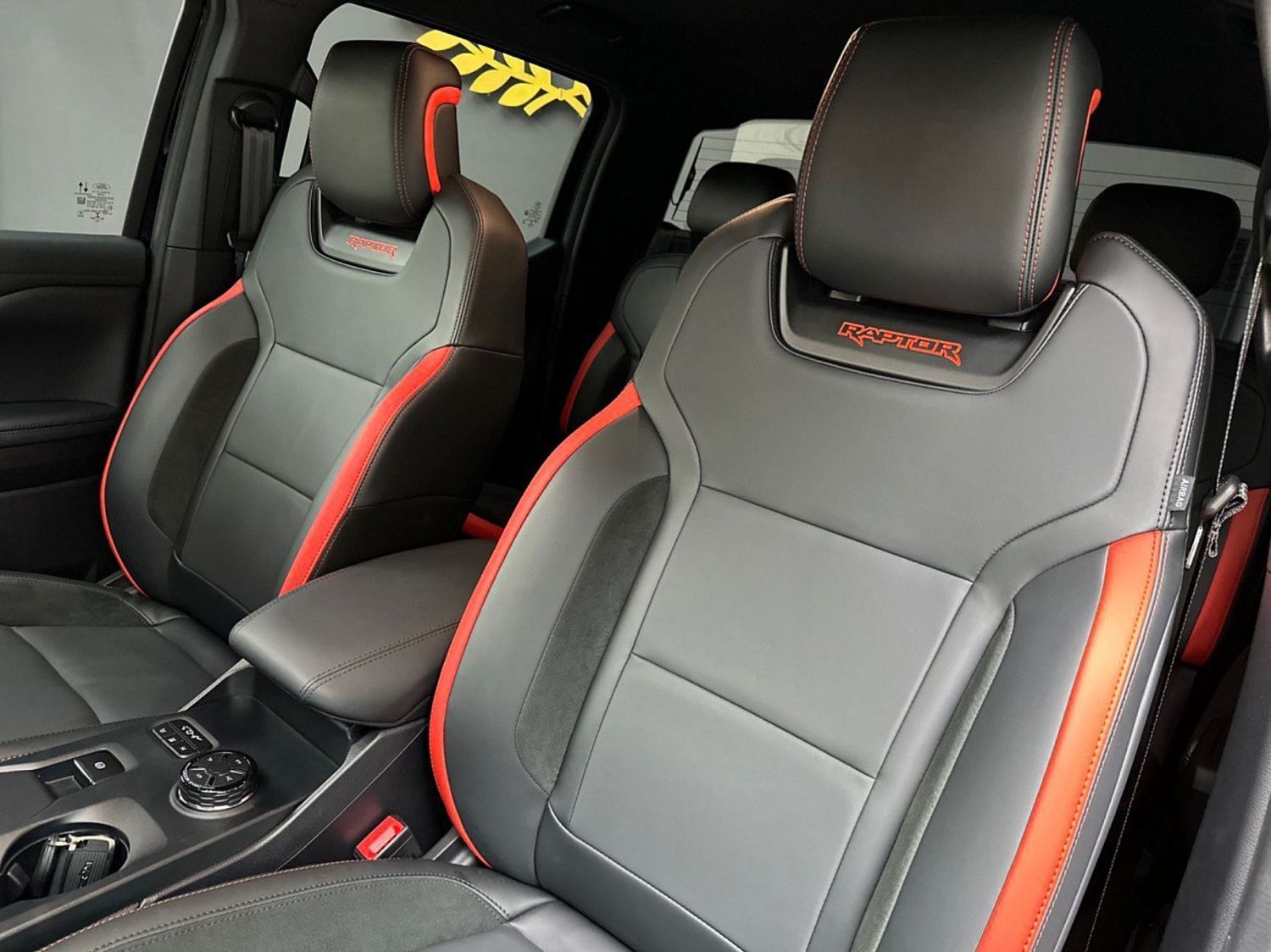 Черный Ford Raptor V6 397 hp