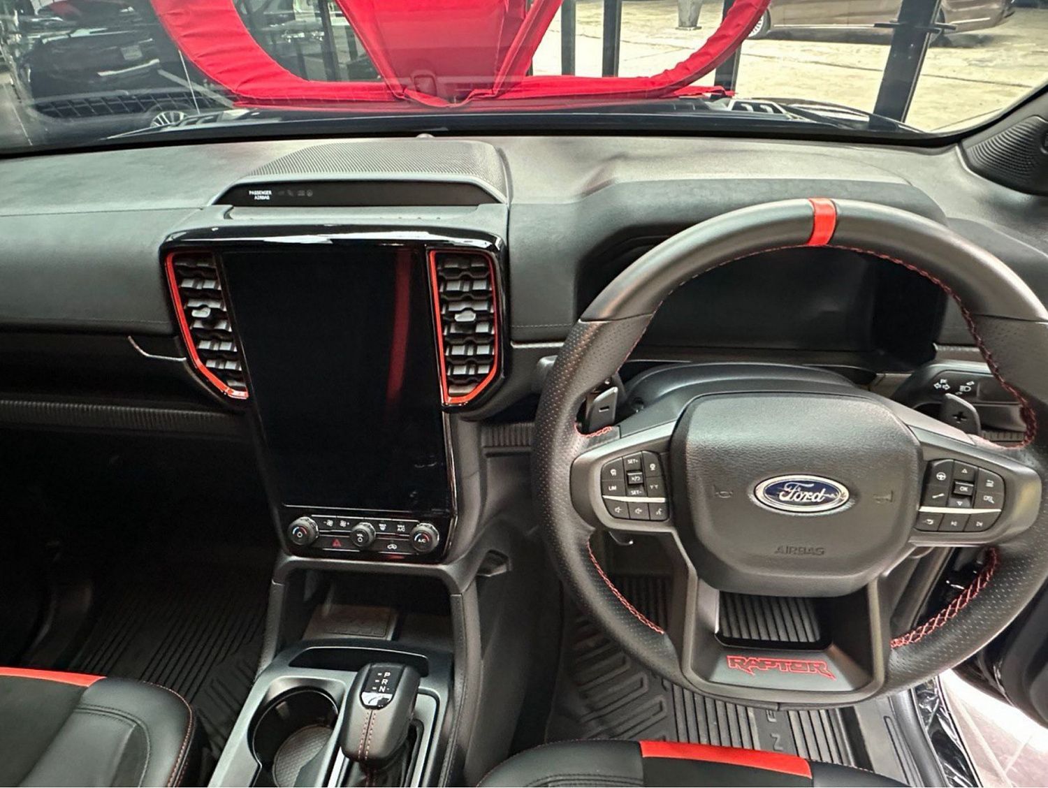 Черный Ford Raptor V6 397 hp