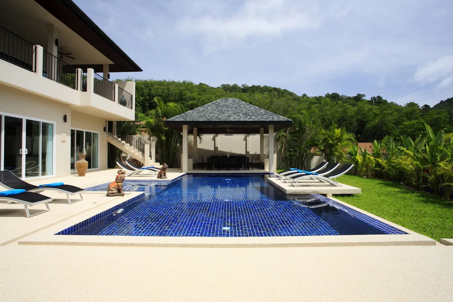 Villa with pool and private terrace, 7 bedrooms, Nai Harn