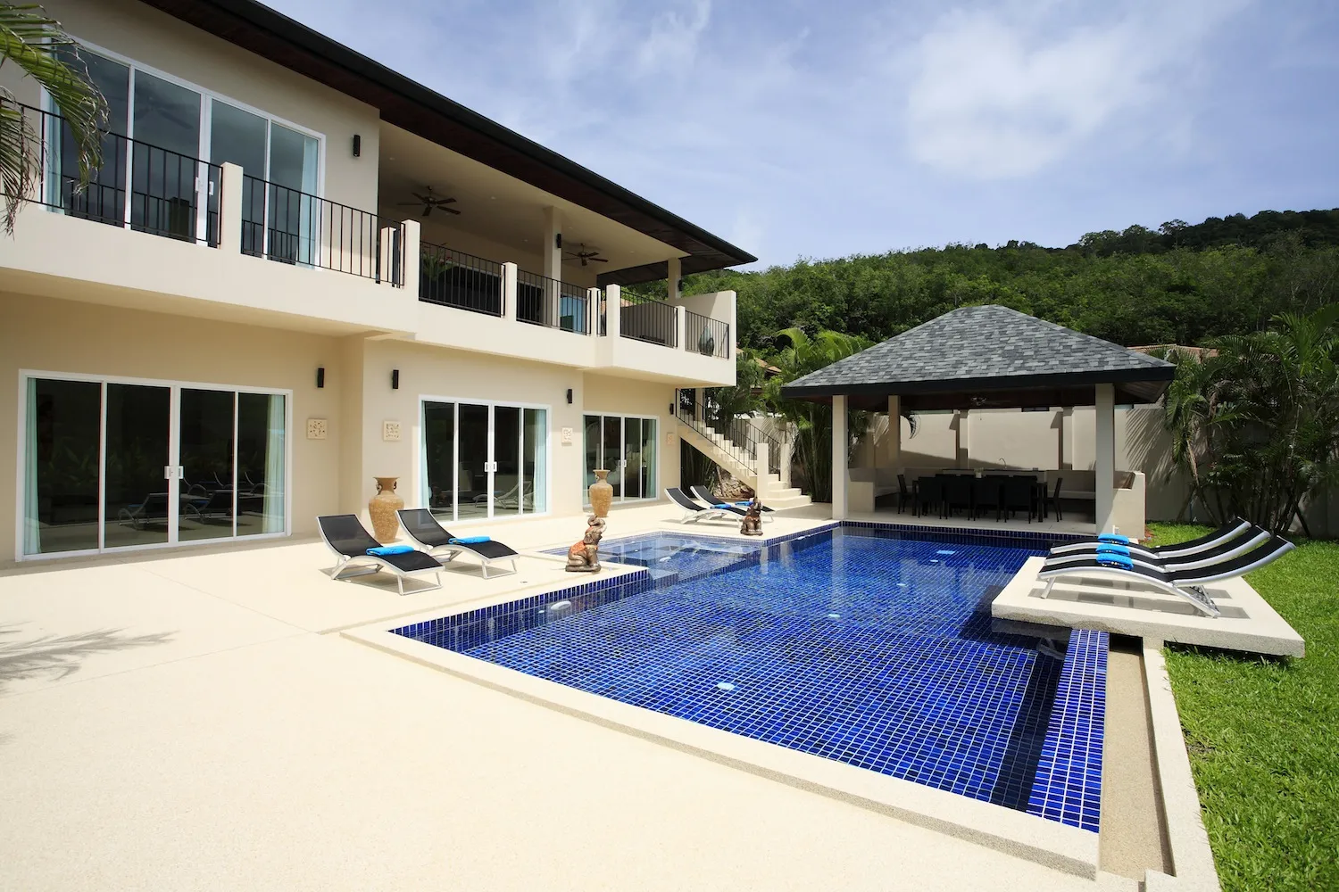 Villa with pool and private terrace, 7 bedrooms, Nai Harn