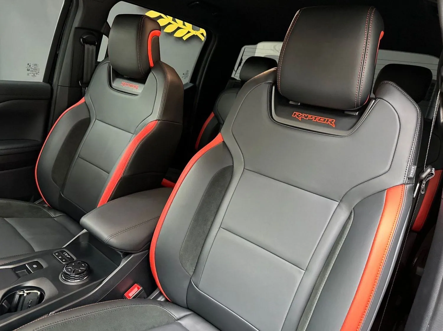 Черный Ford Raptor V6 397 hp